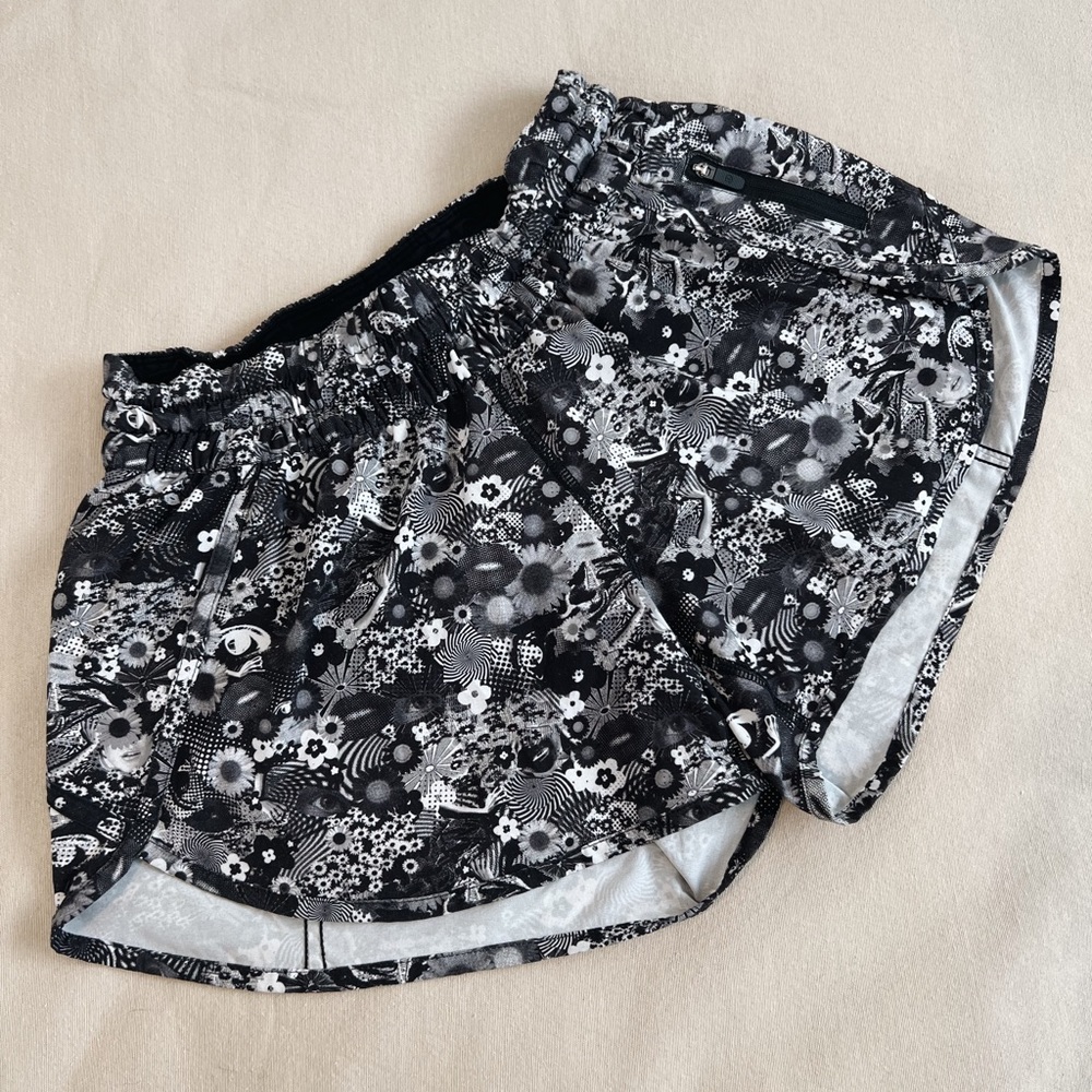 Lululemon Tracker Low-Rise Lined Short 4"